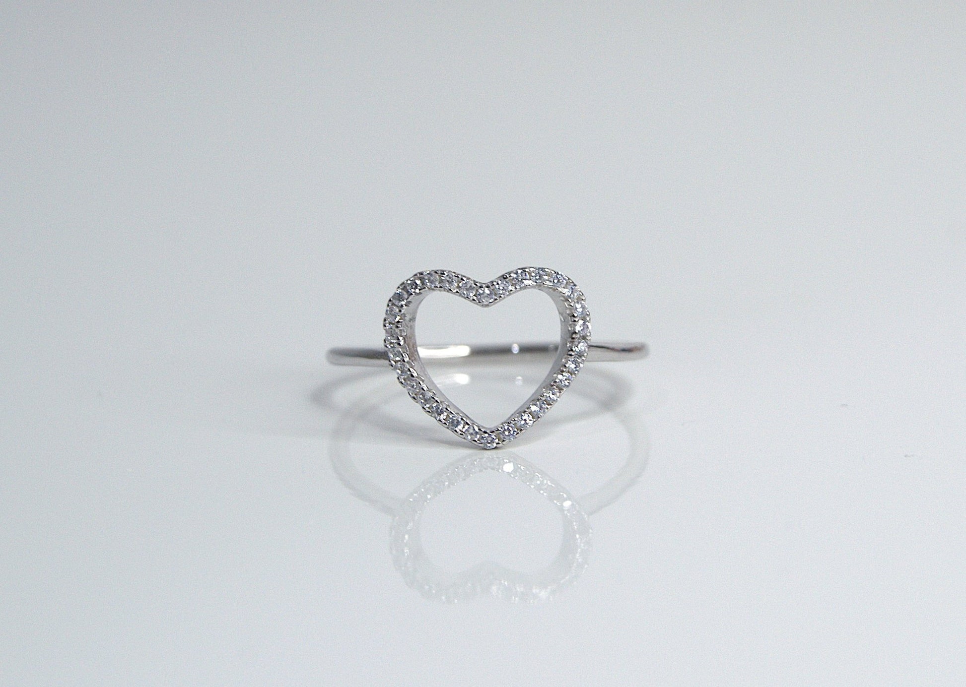 Crystal Hollow Heart Ring - Heloga Pratas