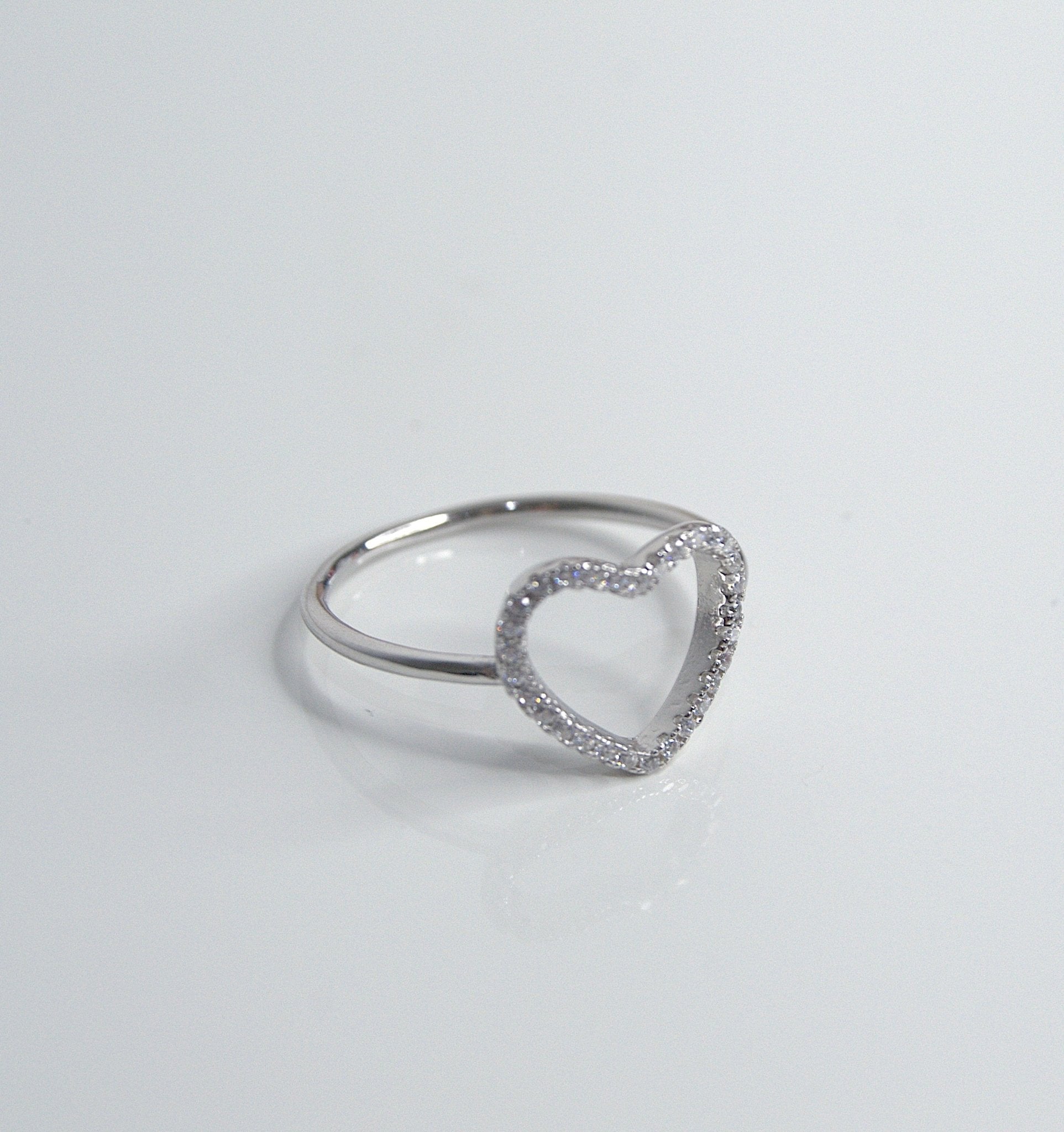 Crystal Hollow Heart Ring - Heloga Pratas